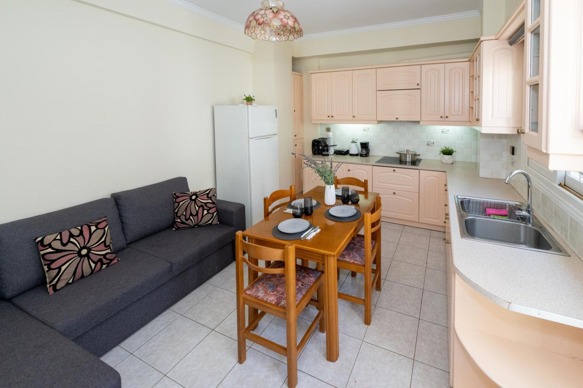 Mando Patrasso - Classical Apartment In The Center Of Patras With Free Parking Екстериор снимка