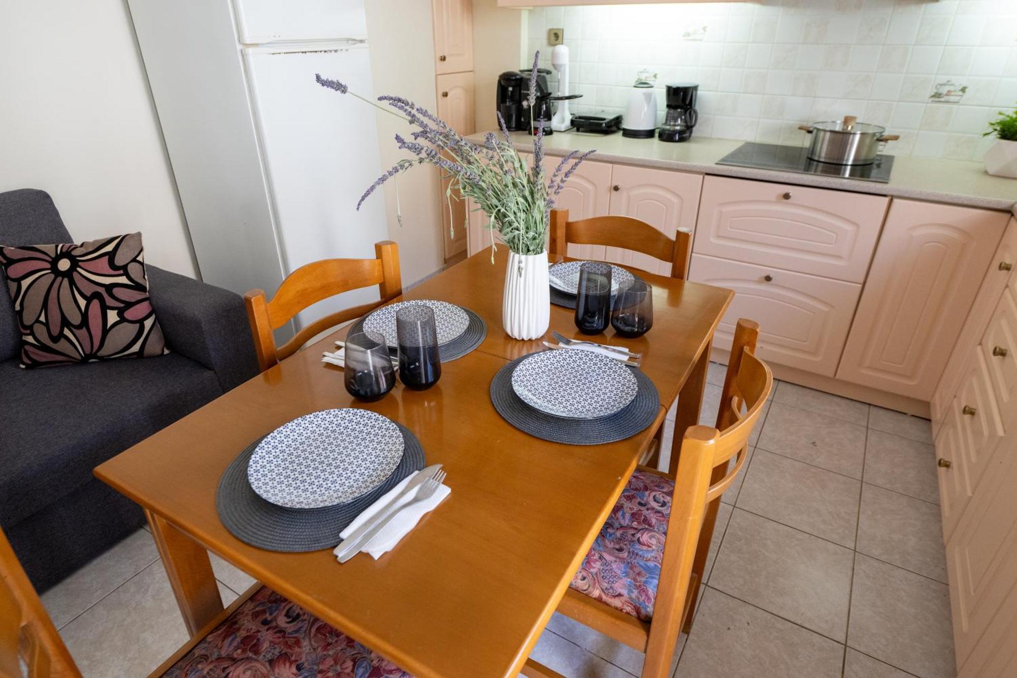 Mando Patrasso - Classical Apartment In The Center Of Patras With Free Parking Екстериор снимка