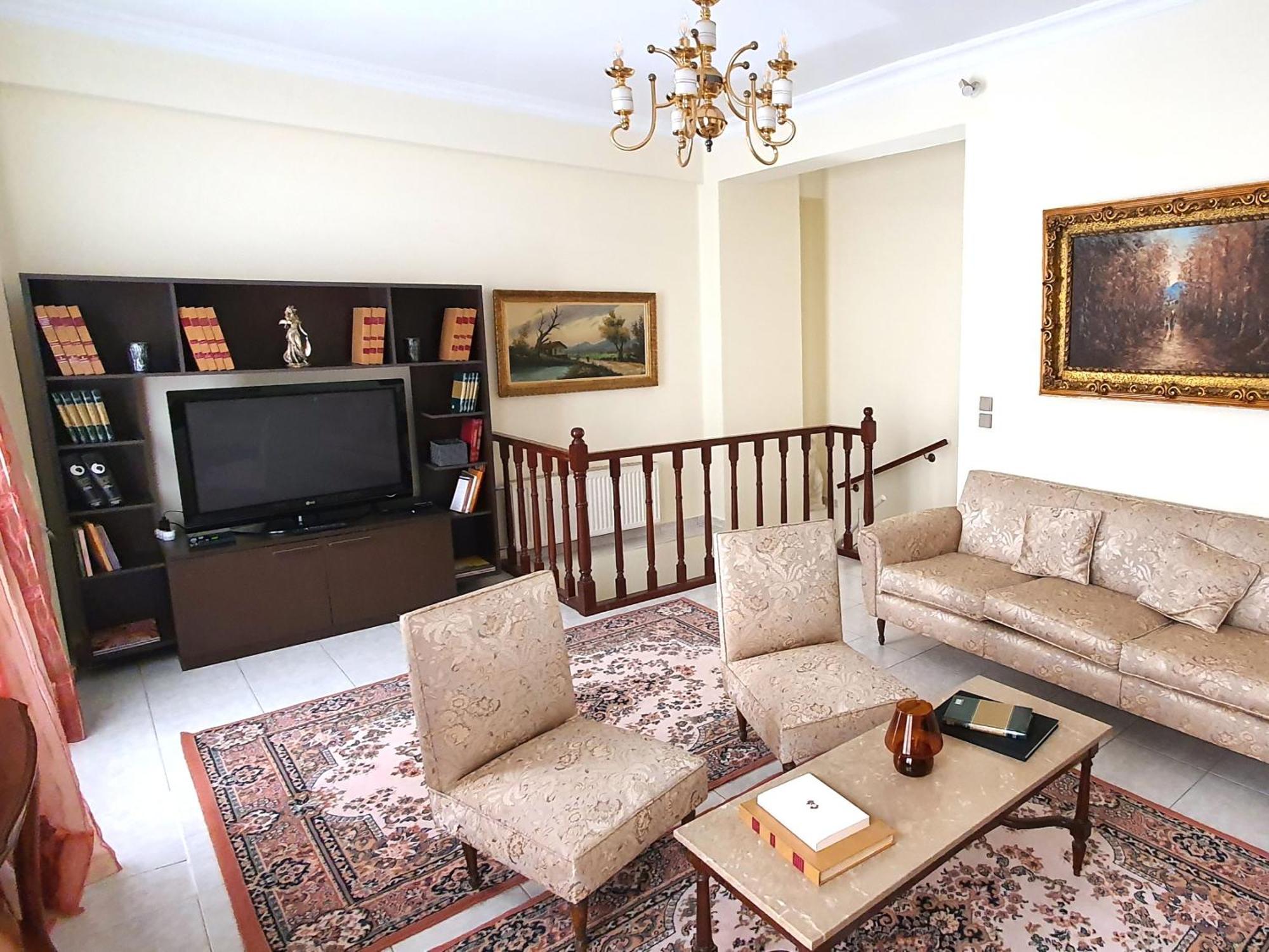 Mando Patrasso - Classical Apartment In The Center Of Patras With Free Parking Екстериор снимка