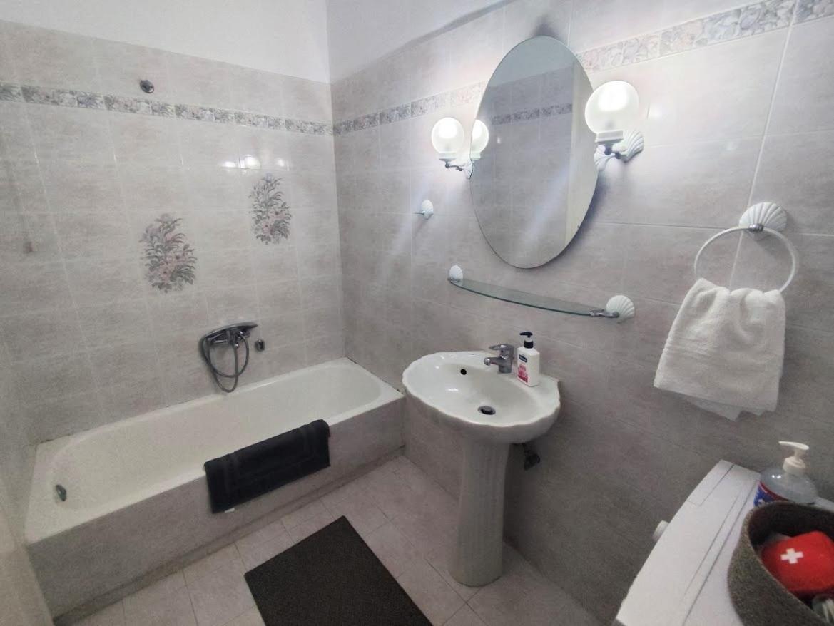Mando Patrasso - Classical Apartment In The Center Of Patras With Free Parking Екстериор снимка