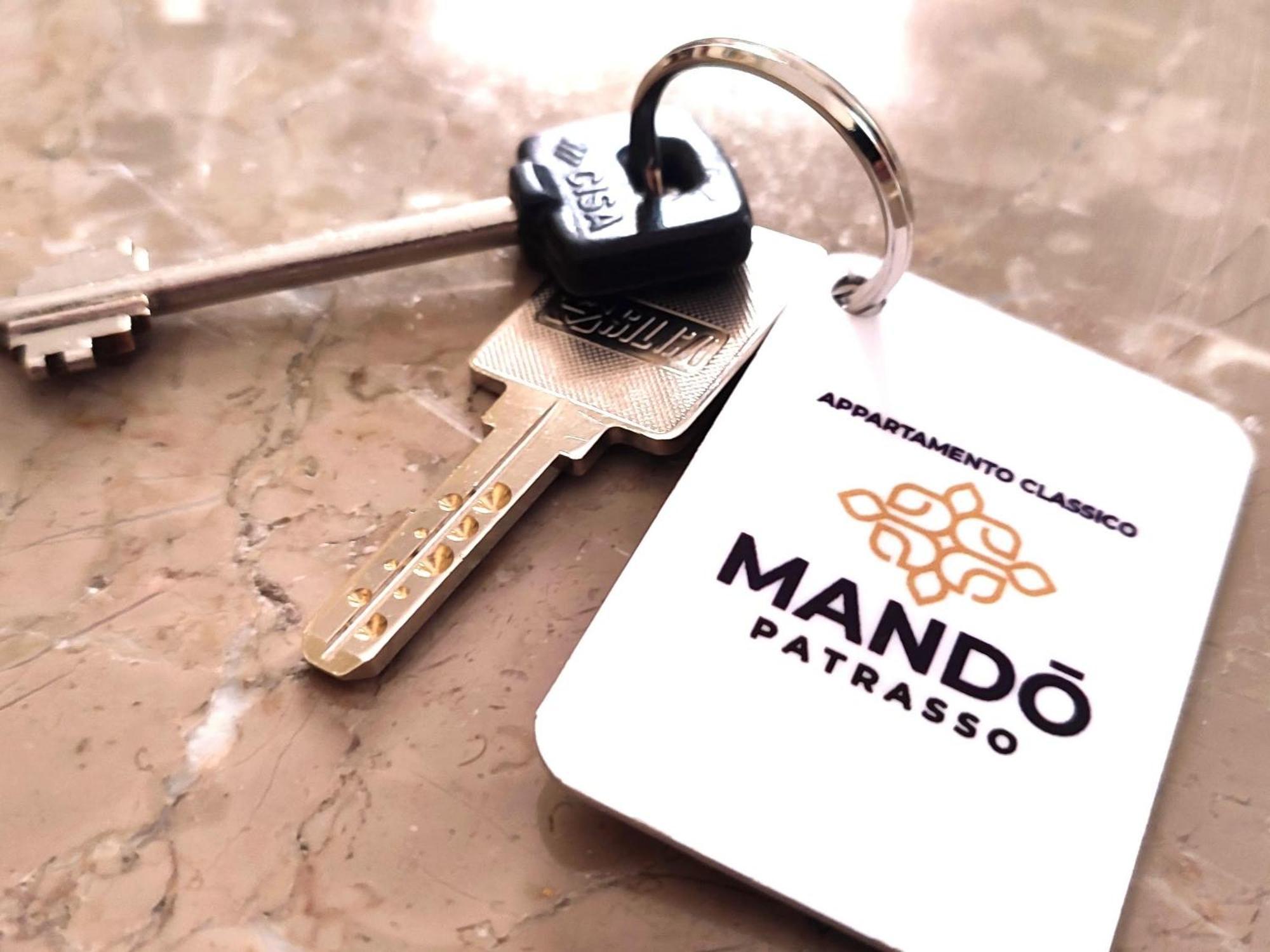 Mando Patrasso - Classical Apartment In The Center Of Patras With Free Parking Екстериор снимка