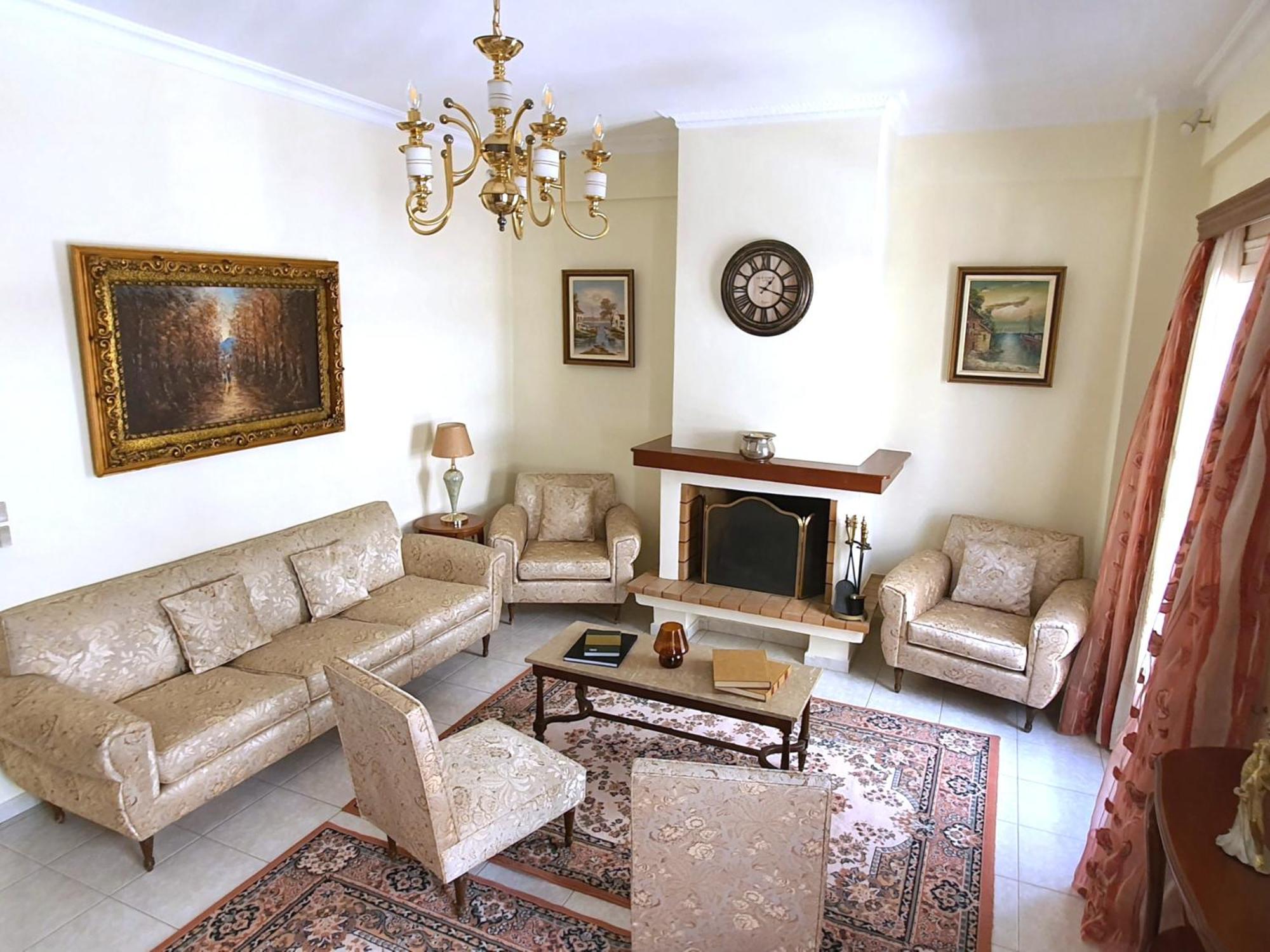 Mando Patrasso - Classical Apartment In The Center Of Patras With Free Parking Екстериор снимка