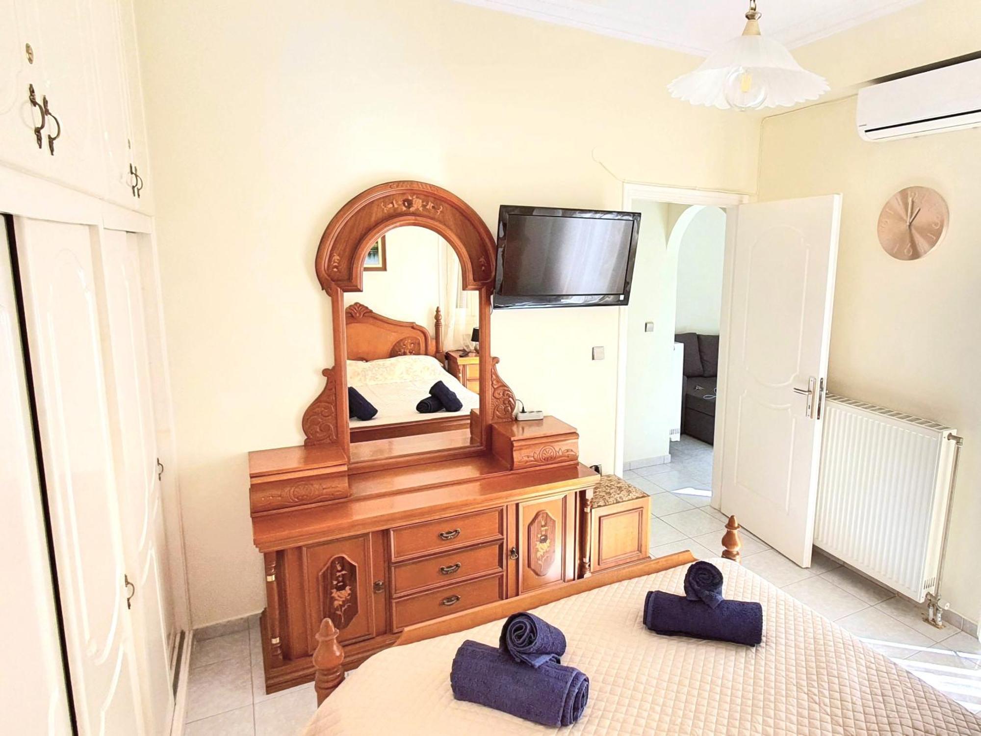 Mando Patrasso - Classical Apartment In The Center Of Patras With Free Parking Екстериор снимка